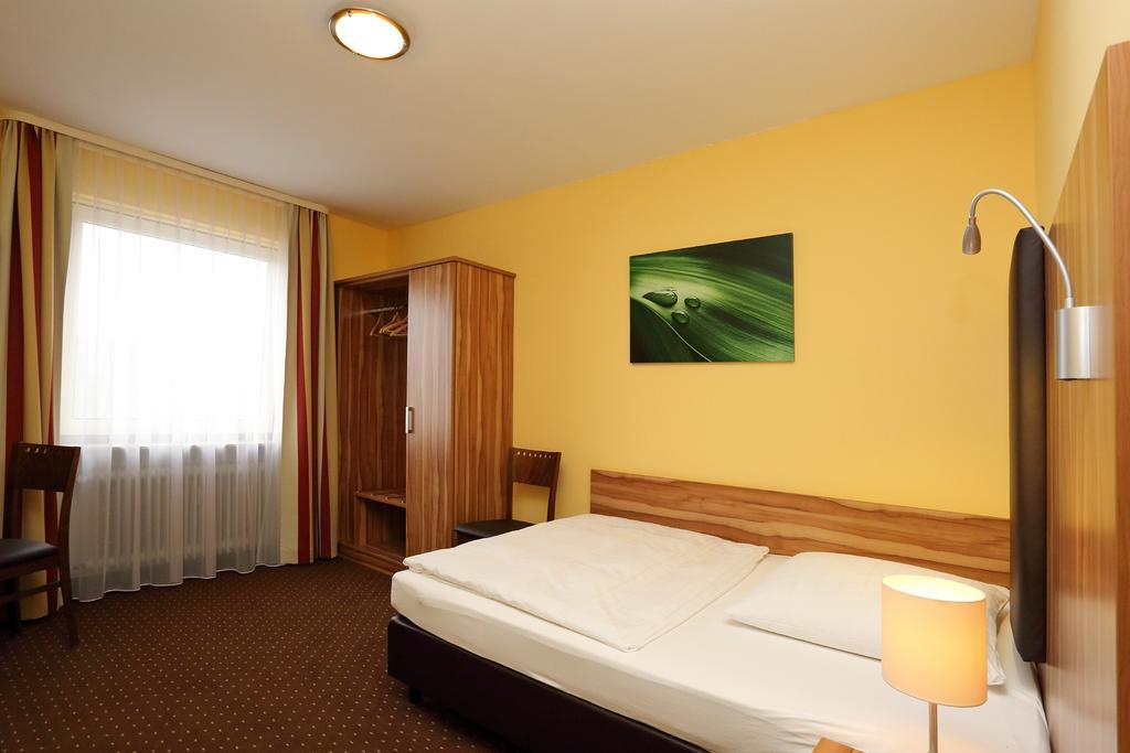 ホテル シルバーホーン ニュルンベルク エクステリア 写真